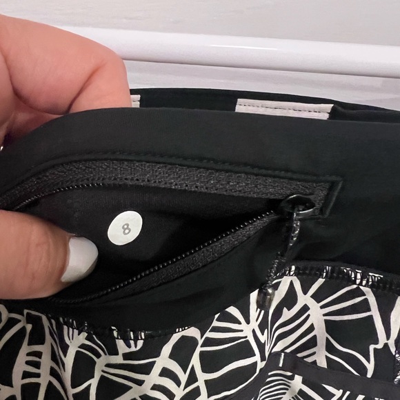 Lululemon Run: Speed Short *2-way Stretch Size 6 - Picture 5 of 5